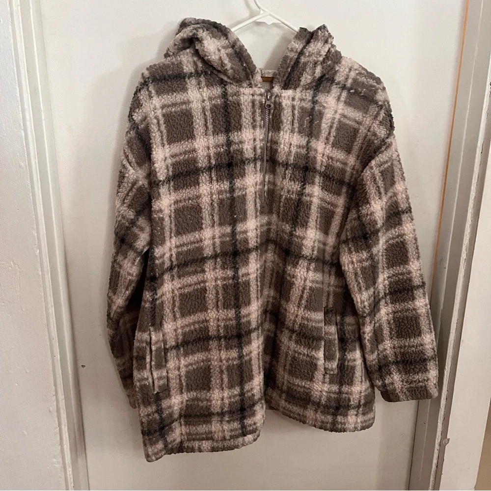 Koolaburra Gray and Cream Teddy Jacket - Picture 5 of 5